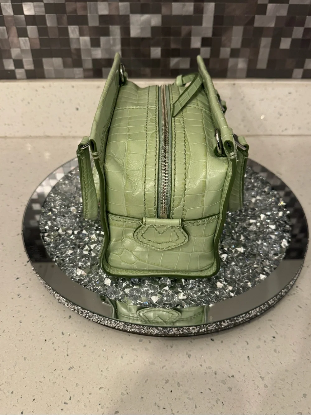 Marc Jacobs compact marc